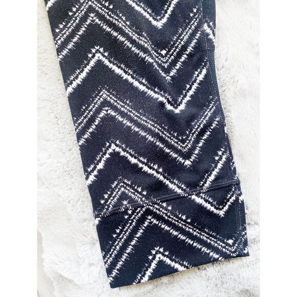 ***CLEARANCE***Athleta Black and White Print Cropped Joggers - Size M - Picture 2 of 6